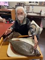 75歳の老婆をと20キロのヒラメ