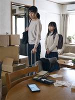 止まったカードと空の家