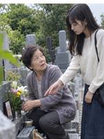 墓前の少女は「娘は生きてる」と言った