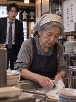 毎月20万円送っていたのに、82歳の母は皿を洗っていた