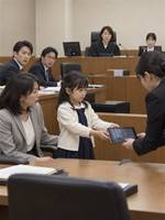 離婚裁判で7歳の娘が見せた秘密の映像
